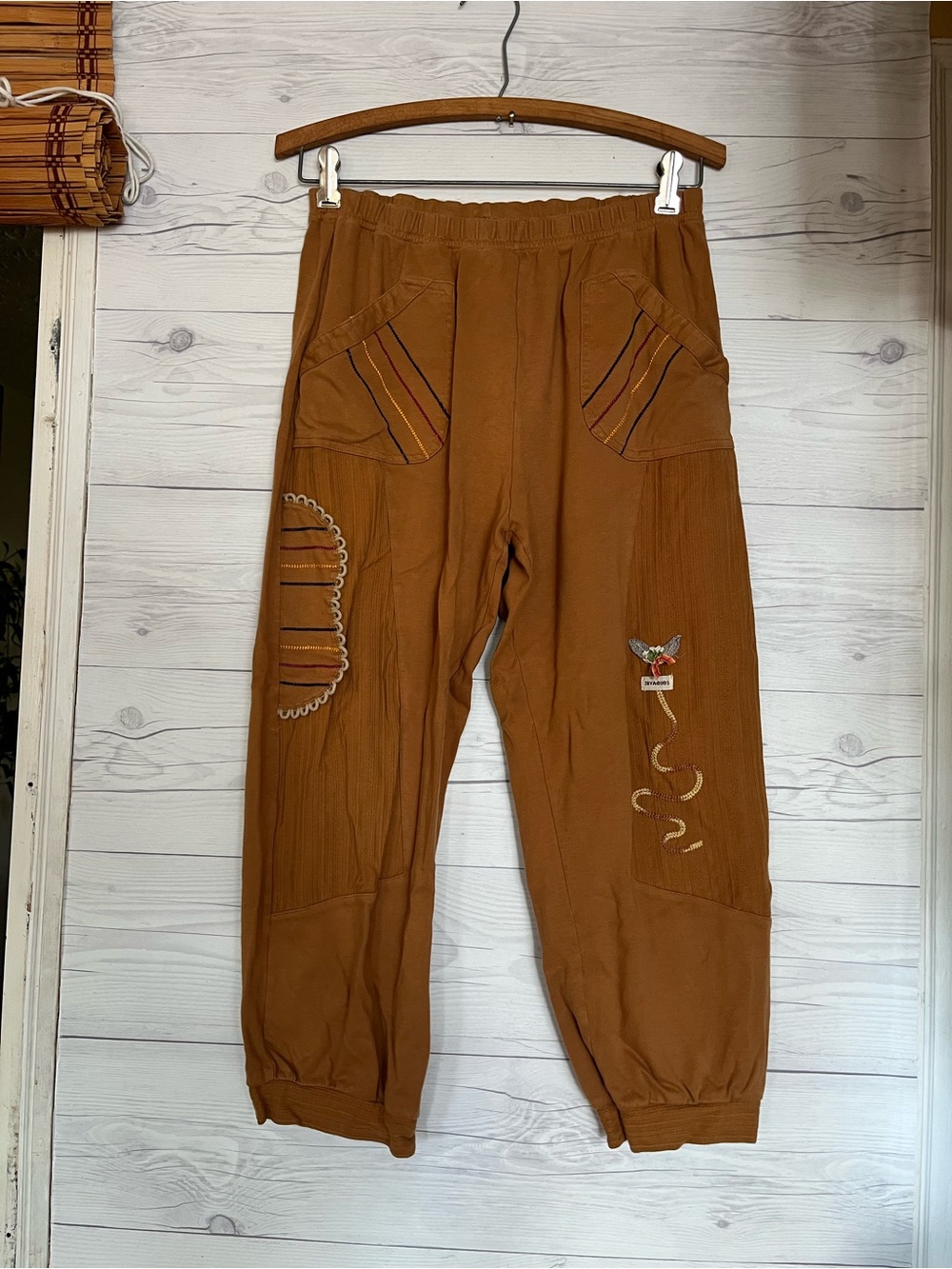 Zola Duds Crop Pants Embroidered Pockets Elastic Waist Small